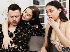 Anaal, Grote kont, Grote lul, Pijpbeurt, Hondjeshouding, 1 man 2 vrouwen, Natuurlijke tieten, Tieten likken