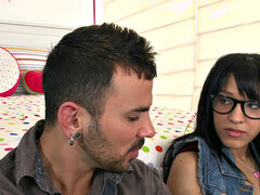 Спальня, Минет, Брюнетки, Очки, Лизание, Крошечные, Киски, Сиськи