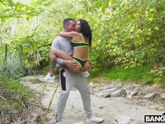 Leie, Grosser arsch, Braunhaarige, Latina, Öffentlich, Reiten, Rasiert, Schlucken