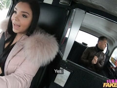 Anal, Gros cul, Gros seins, Sucer une bite, Voiture, Rasée, Jarretelles, Adolescente