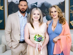 Grosser arsch, Grosser schwanz, Grosse titten, Blasen, Hundestellung, Frau frau mann, Hardcore, Milf