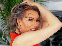 Leie, Grosser arsch, Puppe, Kleid, Fingern, Masturbation, Milf, Solo
