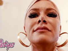 Arsch, Blondine, Braunhaarige, Fingern, Hd, Lesbisch, Hausmädchen, Natürlichen titten