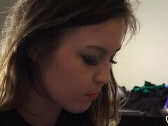 18 ans, Brunette brune, Hard, Hd, Suçant, Avaler, Adolescente, Plan cul à trois
