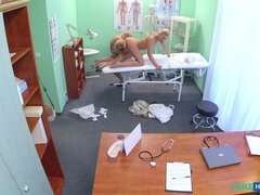 Amateur, Tromperie, Couple, Médecin, Lesbienne, Bureau, Russe, Uniforme