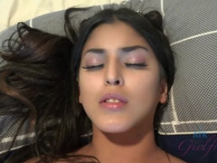 Amateur, Éjaculation interne, Branlette thaïlandaise, Petite amie, Embrassement, Fille latino, Pov, Chatte