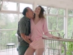 ブロンド, フェラチオ, フェティッシュ, 手コキする, 剃毛, ガリガリ, フェラする, ティーン