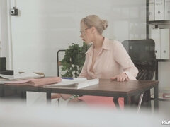 Grote mammen, Blond, Pijpbeurt, Lul, Handbeurt, Hakken, Moeder die ik wil neuken