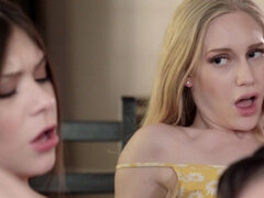 Salle de bains, Dingue, Pieds, Hard, Lesbienne, Petite femme, Allumeuse, Plan cul à trois