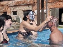 Sadomasochismus, Bikini, Britisch, Domination, Füsse, Deutsch, Maske, Pool