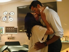 Anal, Gros seins, Sucer une bite, Brunette brune, Médecin, Hd, Fille latino, Bureau