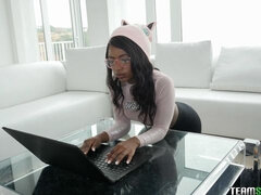 お尻, 黒人, フェラチオ, 茶髪の, バック, 黒人, 剃毛, ティーン