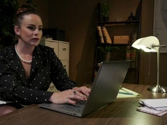 In den arsch, Arsch, Fesselspiele, Gesichtssitzen, Weibliche domination, Fingern, Lesbisch, Büro