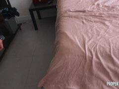 Chambre à dormir, Gros seins, Sucer une bite, Brunette brune, Talons, Masturbation, Piercing, Pov