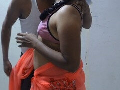 Tante, Gros cul, Bisexuelle, Petit ami, Femme au foyer, Indienne, Embrassement, Maman