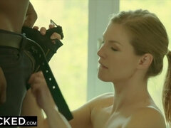 Zwart, Blond, Pijpbeurt, Diep in de keel, Lul, Sperma in gezicht, Interraciaal, Rijden