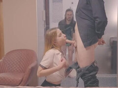 Enthousiasteling, Biseksueel, Pijpbeurt, Bedriegen, Sperma in mond, Huisgemaakt, Kousen, Tiener