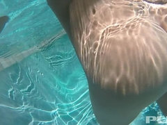 Bikini, Fingern, Hardcore, Masturbation, Pool, Tätowierung, Scherzbold, Nass