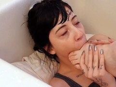 Anal, Cul à la bouche, Brunette brune, Domination, Pieds, Bâillonner, Suçant, Toilettes
