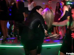 Большой член, Большие сиськи, Черные, Одетые девушки голые парни, Каблуки, Оргии, Чулки, Свингеры