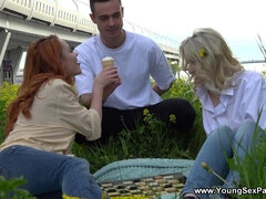 18 años, Cunnilingus, Rubia, Corrida, Europeo, Tetas naturales, Montar, Afeitado