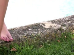 Tussi, Grosse titten, Bikini, Schwarz, Vollbusig, Im freien, Pool, Titten