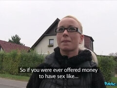 Leie, Arsch, Blondine, Blasen, Hundestellung, Im freien, Pov, Öffentlich