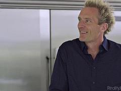 Grosse bite, Gros seins, Sucer une bite, Tromperie, Branlette thaïlandaise, Hard, Mère que j'aimerais baiser, Épouse