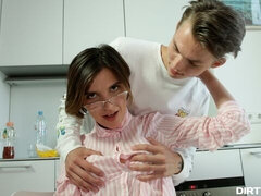 Жопа, Минет, Секс без цензуры, На кухне, Бритые, Тощие, Молоденькие, Сиськи