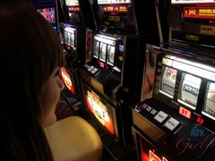 Amateur, Cuarto de baño, Novia, Pequeña, Coño, Afeitado, Flaco, Fumando