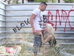 Blonde, Sucer une bite, De plein air, Public, Adolescente