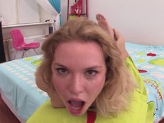 18 ans, Blonde, Sucer une bite, Tir de sperme, Queue, Faciale, Adolescente