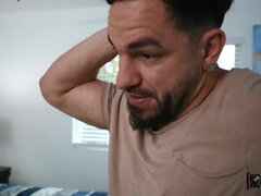 Amateur, Nana, Chambre à dormir, Plantureuse, Embrassement, Piercing, Plan cul à trois, Nénés