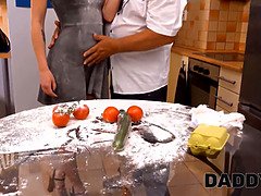 Sucer une bite, Attrapée, Papa, Hd, Léchez, Chatte, Rasée, Adolescente