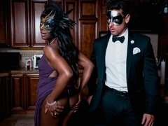 Cul, Noire, Sucer une bite, En levrette, Noir ébène, Branlette thaïlandaise, Interracial, Cuisine