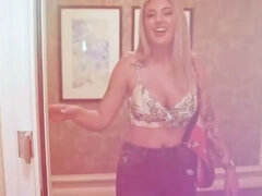 Hinterzimmer, Geschnappt, Spermaladung, Kehlenfick, Milf, Stiefmutter, Jungendliche (18+), Flotter dreier