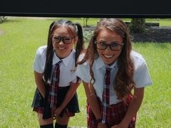 Mamada, Linda, Estilo perrito, Ffm, Enorme, Colegiala, Trio, Bajo la falda