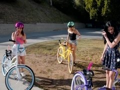 Nana, Blonde, Brunette brune, Gode, Hd, Lesbienne, Léchez, Seins naturels