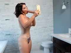 浴室, フェラチオ, 茶髪の, 捕まる, バック, 手コキする, 淫乱熟女, おもちゃ