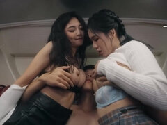 Asiático, Culo grande, Tetas grandes, Tetona, Corridas, Estilo perrito, Madres para coger, Trio