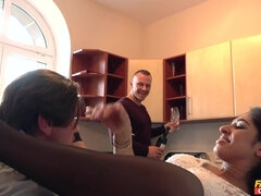 Nana, Sucer une bite, Voiture, Tromperie, Branlette thaïlandaise, Cuisine, Lesbienne, Lécher le sphincter