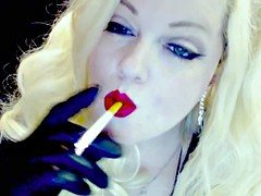 Tetas grandes, Rubia, Guantes, Fumando, Voyeur