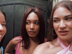 Culo grande, Verga grande, Tetas grandes, Mamada, Morena, Estilo perrito, Interracial