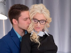 Grosse bite, Blonde, Sucer une bite, En levrette, Seins naturels, Maigrichonne, Adolescente, Nénés