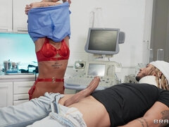 Grosser schwanz, Blasen, Dildo, Interrassisch, Maske, Krankenschwester, Tätowierung, Uniform