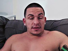 Baby sitter, Brunette brune, Fille latino