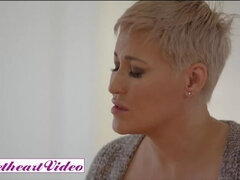 Grosse titten, Tochter, Lesbisch, Lecken, Mutti, Muschi, Stiefmutter, Nass