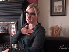 Grosser arsch, Blondine, Britisch, Vollbusig, Brille, Natürlichen titten, Pov, Solo