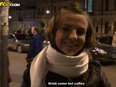 In den arsch, Aufs gesicht abspritzen, Geld, Piercing, Öffentlich, Realität, Strümpfe, Flotter dreier