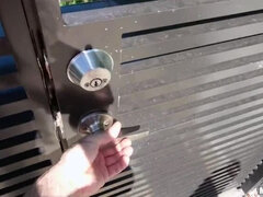 Handbeurt, Openbaar